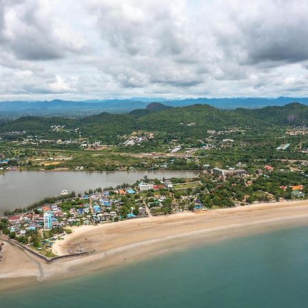 Beachfront Modern 4 Bedroom Pool Villa - Rv Hua Hin Dış mekan fotoğraf