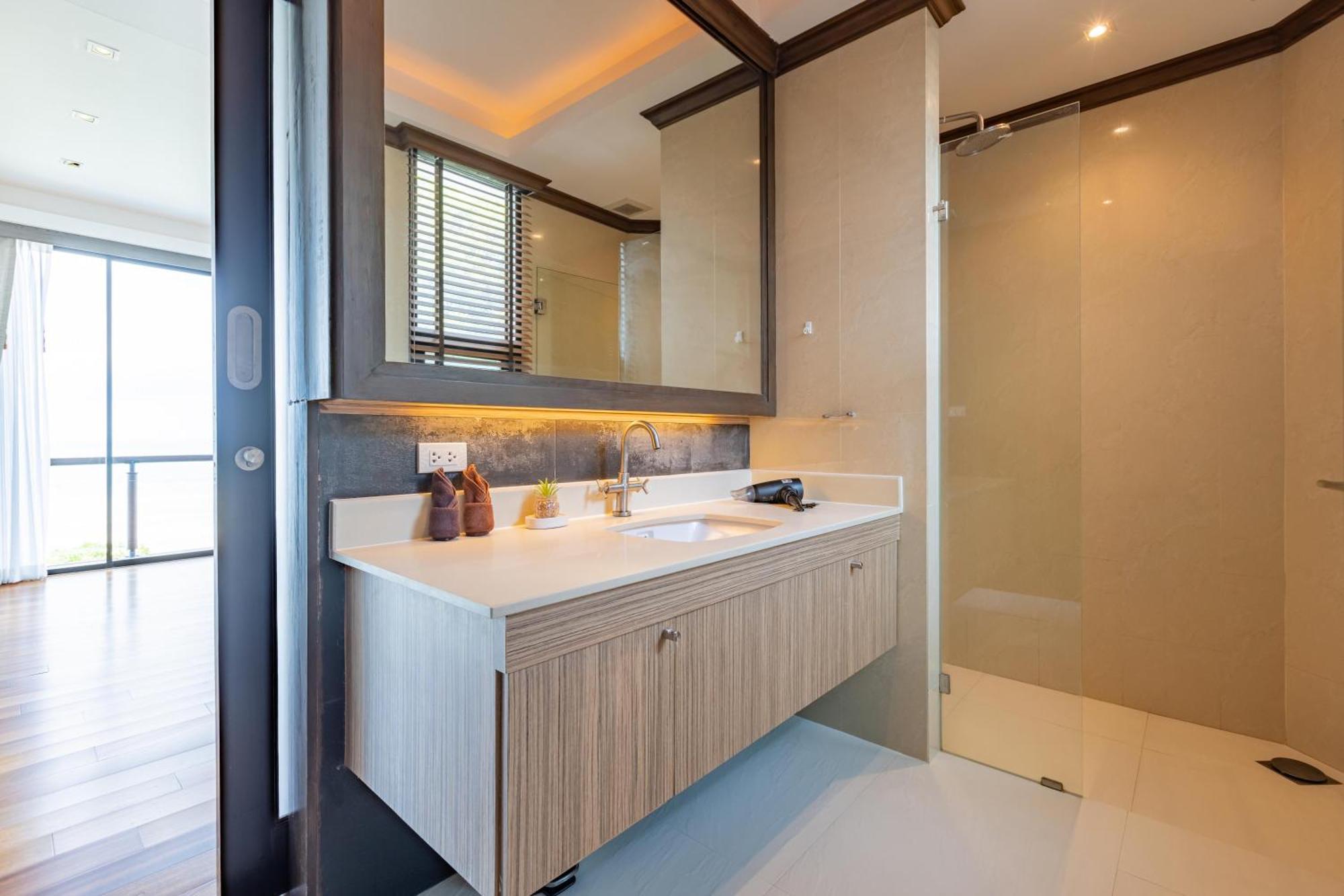 Beachfront Modern 4 Bedroom Pool Villa - Rv Hua Hin Dış mekan fotoğraf