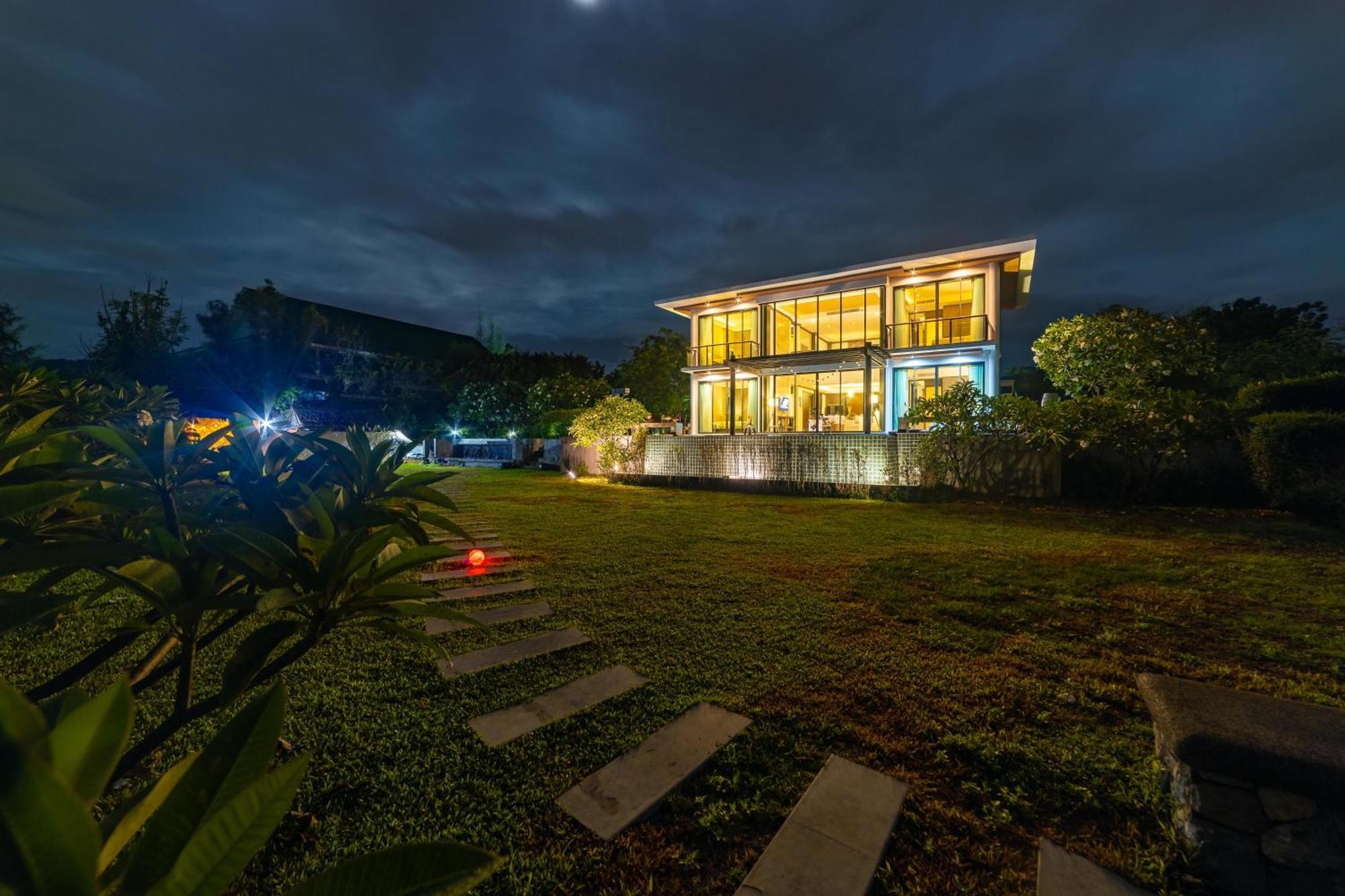 Beachfront Modern 4 Bedroom Pool Villa - Rv Hua Hin Dış mekan fotoğraf