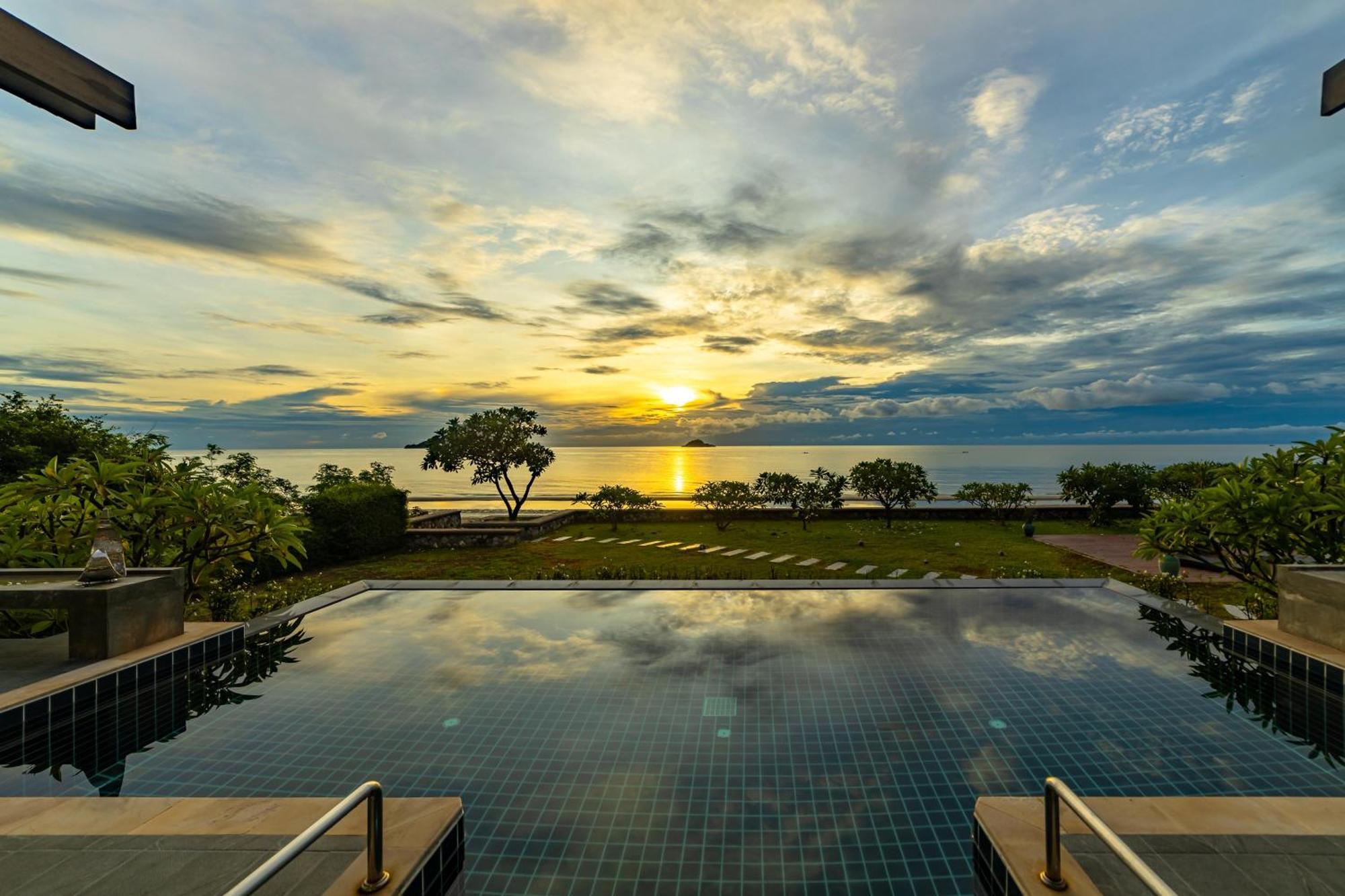 Beachfront Modern 4 Bedroom Pool Villa - Rv Hua Hin Dış mekan fotoğraf