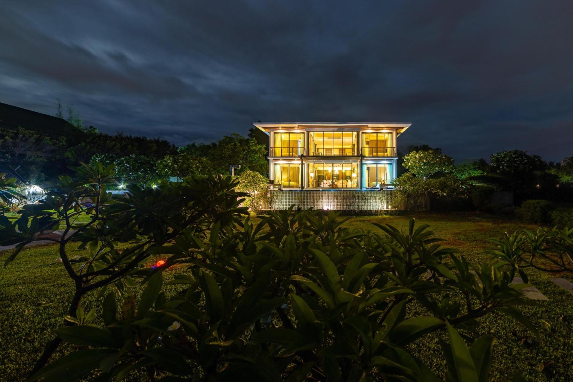 Beachfront Modern 4 Bedroom Pool Villa - Rv Hua Hin Dış mekan fotoğraf