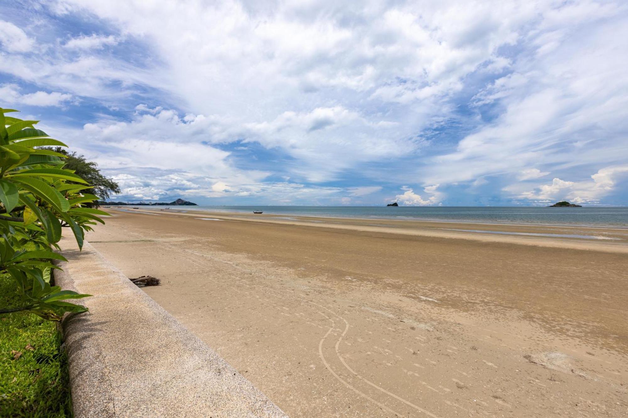 Beachfront Modern 4 Bedroom Pool Villa - Rv Hua Hin Dış mekan fotoğraf